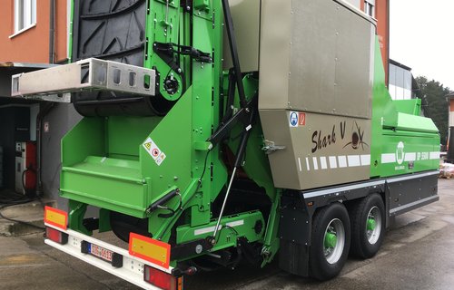 Shredder zur Aufbereitung von feuchtem bis trockenem holzigem Material