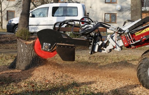 Wurzelstockfräse für Bagger