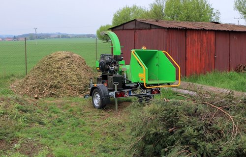 Scheibenhacker bis 10 cm Stammholzdicke, Benzin-Motor